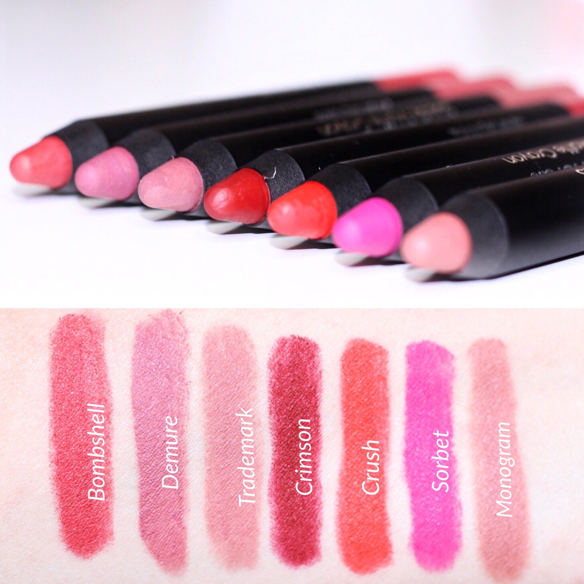 Glo Skin Beauty Suede Matte Crayon huulepulk-pliiats Glo Skin Beauty Suede Matte Crayon huulepulk-pliiats
